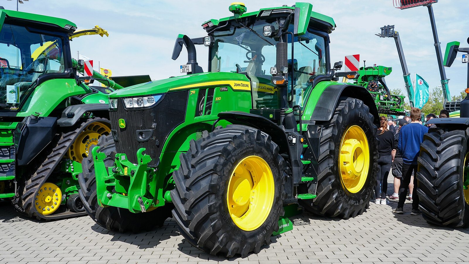 John Deere 7R 330 tractor